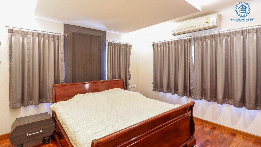 บ้านเดี่ยวมือสองย่านนนทบุรีฯ ม.คาซ่าแกรนด์ รัตนาธิเบศร์-ราชพฤกษ์ เนื้อที่กว้างขวางมากถึง 111 ตร.ว. ฟังก์ชัน 4 ห้องนอน 5 ห้องน้ำ ที่จอดรถ 5 คัน แถมฟรี! เครื่องปรับอากาศ 7 เครื่อง บนทำเลแห่งการเดินทาง ใกล้รถไฟฟ้าสายสีม่วง "สถานีบางรักใหญ่"...